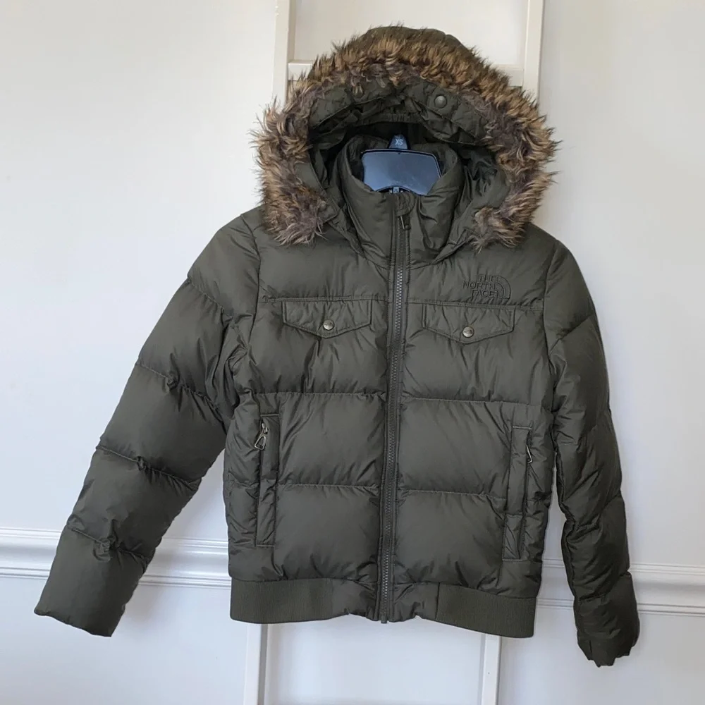 The North Face Girls Gotham 550 Down Green Fur Trim Hooded Puffer Jacket M